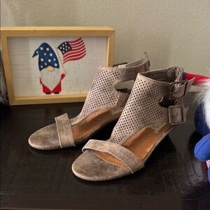 Sugar Tan Sandals with Ankle Strap and Block Heel